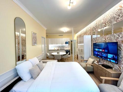 Apartment - 85 sqm - Grenelle - 8p