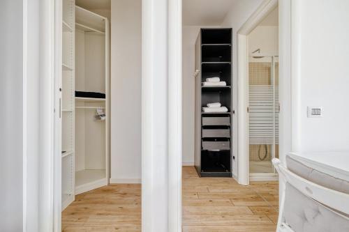 Just Urban Stays - Bright Studio Apartment with Terrace - M4 Tolstoj