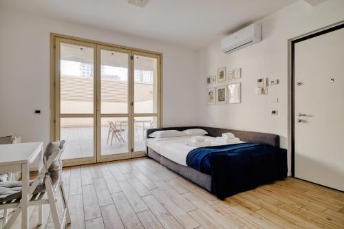 Just Urban Stays - Bright Studio Apartment with Terrace - M4 Tolstoj