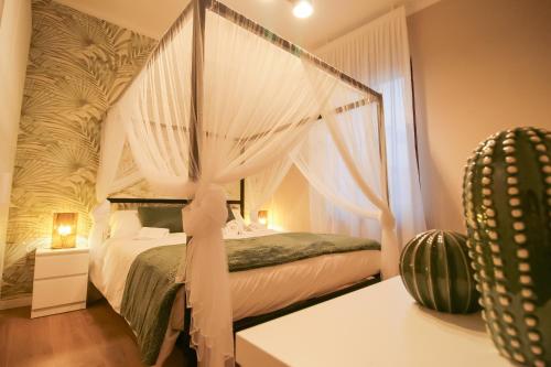 En eller flere senge i et værelse på L'angolo romantico