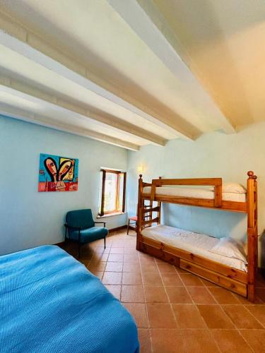 a bedroom with two bunk beds in a room at Agribirrificio Corte Petacchi in Volta Mantovana