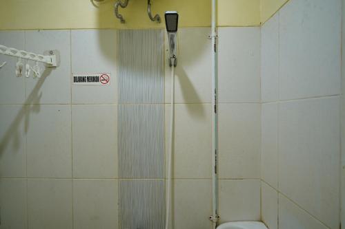 Ένα μπάνιο στο Rehat at Wahidin Guest House