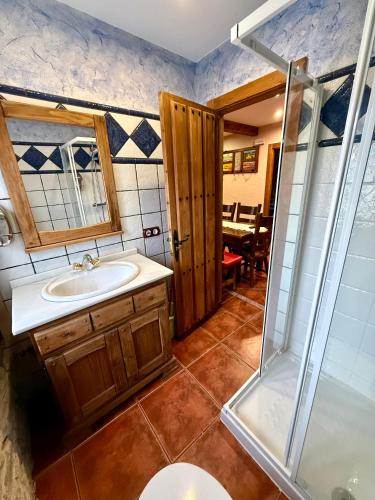a bathroom with a sink and a shower at Casa Rural Bango in Caboalles de Abajo