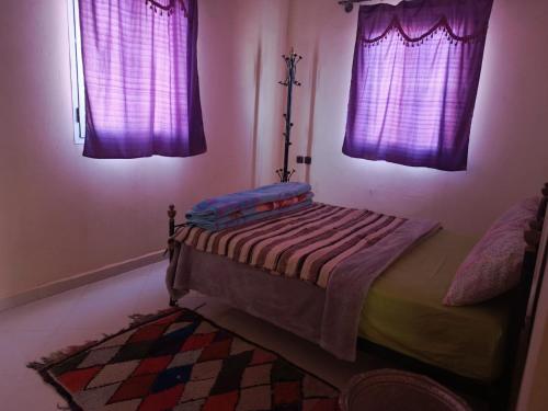 En eller flere senge i et værelse på Dar Bedda