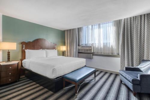 a hotel room with a bed and a chair at Best Western Chicago Downtown-River North in Chicago