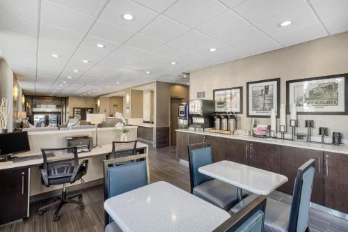 an office with desks and chairs and a counter at Best Western Chicago Downtown-River North in Chicago