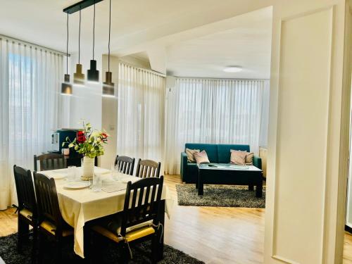 Urban Glow Apartment near Metro Station