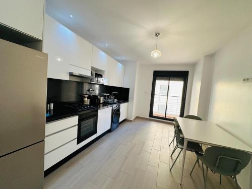 Køkken eller tekøkken på Joli f3 a Gambetta - king bed - fast internet - 100m2