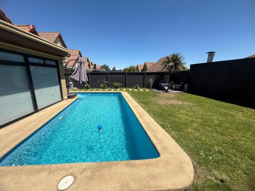 Bazén v ubytování Apart Hotel Chillán - Platinum house - Parking - Wifi - Factura nebo v jeho okolí