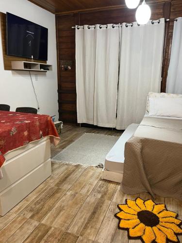 Et tv og/eller underholdning på Canto Gira Sol - Estúdio Girassol