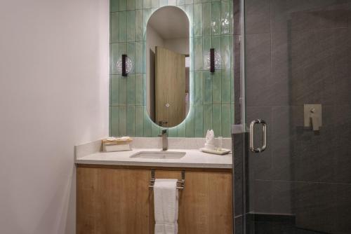 Et badeværelse på Best Western Plus Hotel Terraza