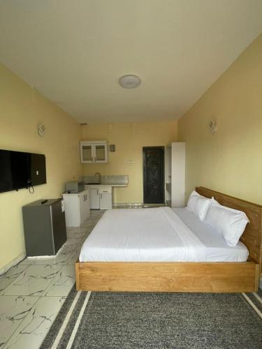 Ένα ή περισσότερα κρεβάτια σε δωμάτιο στο Exactly one minute away from Victoria Mall