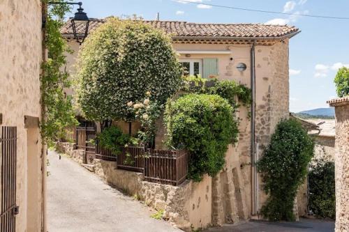 a house with ivy on the side of a street at L'insouciance, a cottage in Provence in La Celle-sous-Gouzon