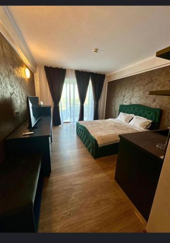 En eller flere senge i et værelse på Studio Ivana 2 by Blaxy Residence