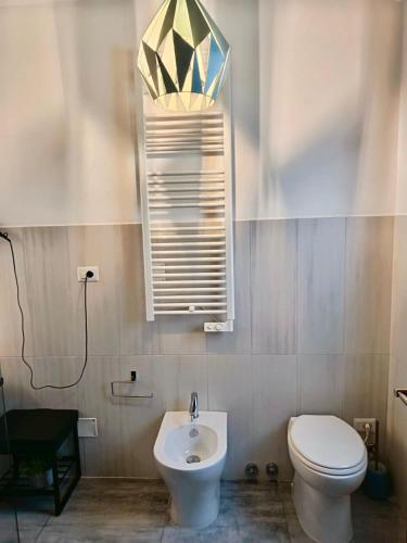 a bathroom with a toilet and a sink at Le Stanze di Bimba in Terni