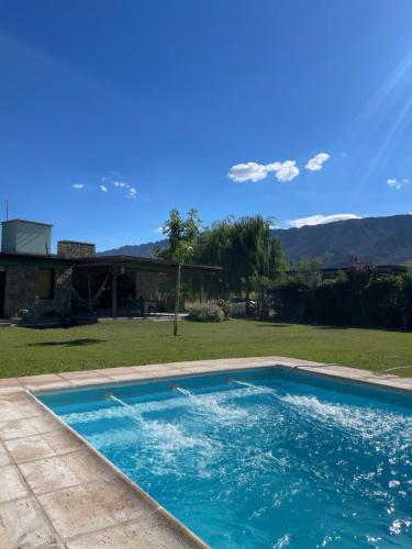 Bazén v ubytování Tras Las Sierras nebo v jeho okolí