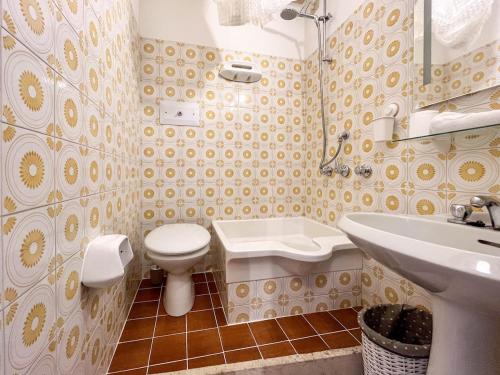 a bathroom with a toilet and a sink at Riva chiara in Toscolano Maderno