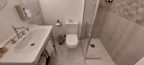 Koupelna v ubytování Hotel Dandy Rouen centre