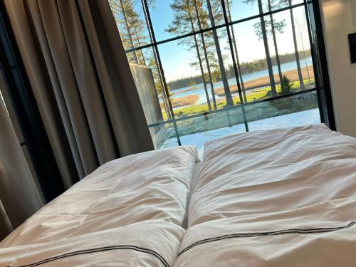 Postel nebo postele na pokoji v ubytování New Luxury Villa by the Sea with Panoramic Views