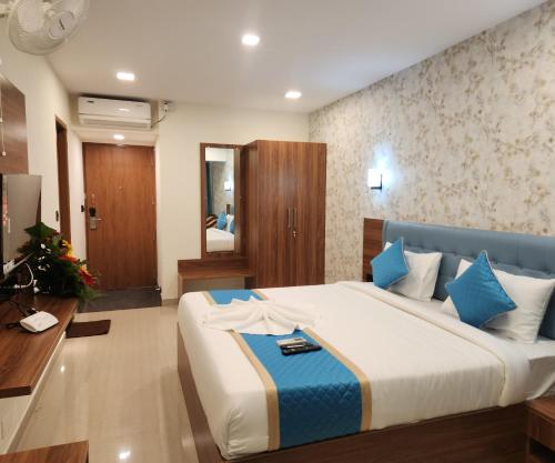 Postel nebo postele na pokoji v ubytování Visthara Elite