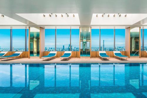 Bazén v ubytování The Prince Gallery Tokyo Kioicho, a Luxury Collection Hotel nebo v jeho okolí