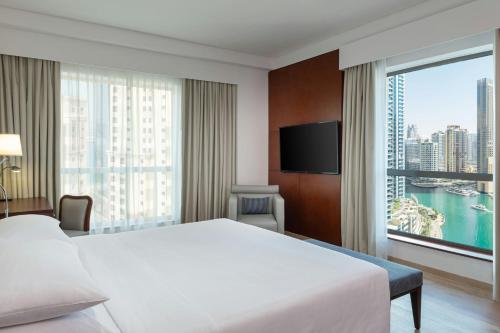 Un pat sau paturi într-o cameră la Delta Hotels by Marriott Jumeirah Beach, Dubai