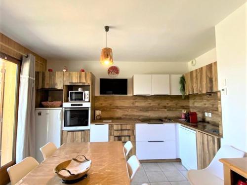 Chalet rénové 7 pers avec terrasse, local ski et parking gratuit - FR-1-863-11