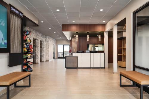 Kuchyň nebo kuchyňský kout v ubytování LivSmart Studios By Hilton Kokomo