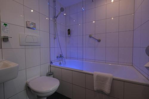 Phòng tắm tại Hotel Hohenstaufen