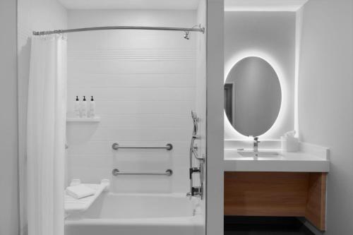 Koupelna v ubytování TownePlace Suites by Marriott Sacramento Rancho Cordova