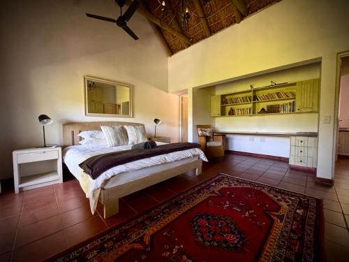 En eller flere senge i et værelse på Secluded Fynbos Retreat