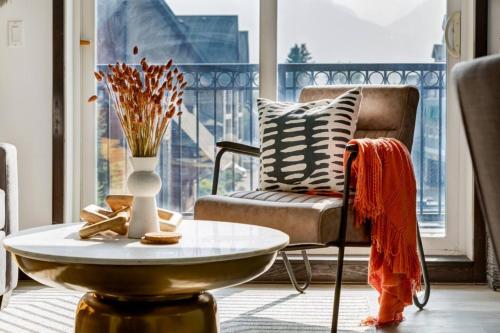 Χώρος καθιστικού στο Splendid Mountain View 2BR Condo with Pool and Hot Tub