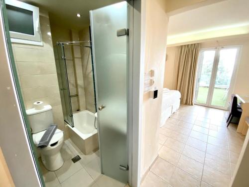 Koupelna v ubytování New Aegli Resort Hotel