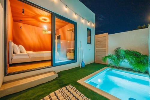Cozy Luxe Pool Stay - 6 min Walk to Palm Beach