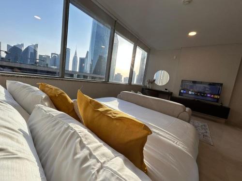 Elegant Studio in Difc - Skyline Views, Pool, Gym