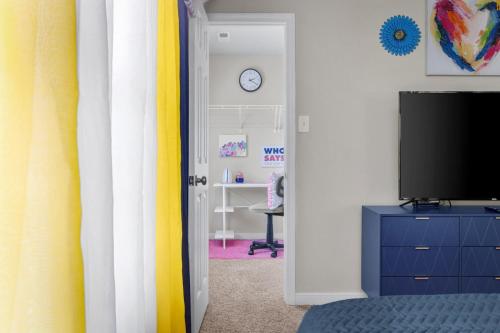 Phòng tắm tại Roomy Getaway Elevate Your Stay, 6 Mins to RIC