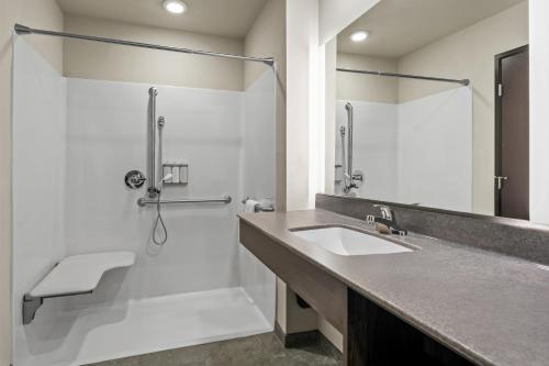 Un baño de My Place Hotel-Augusta, GA