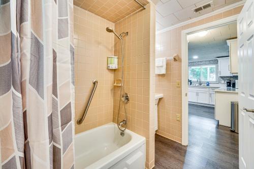 Ένα μπάνιο στο Florida Adventure Hub Near Top Attractions and Lakes