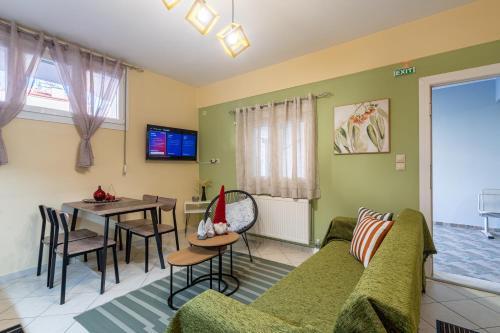 Μια τηλεόραση ή/και κέντρο ψυχαγωγίας στο 50 Cube - Mountain Nook Karpenisi