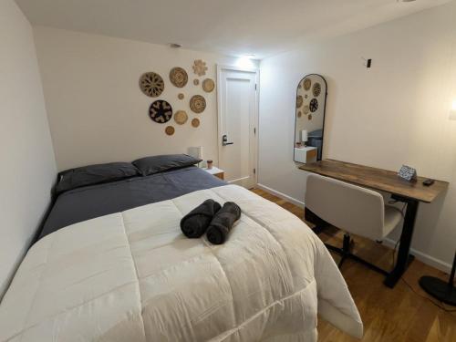 Postel nebo postele na pokoji v ubytování The Global Nook - Private Room near Times Square