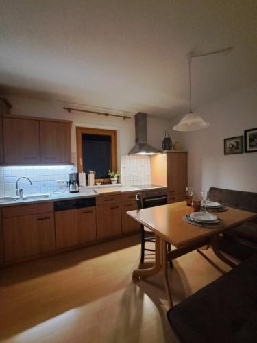 Η κουζίνα ή μικρή κουζίνα στο Ferienwohnung Haus Ebner