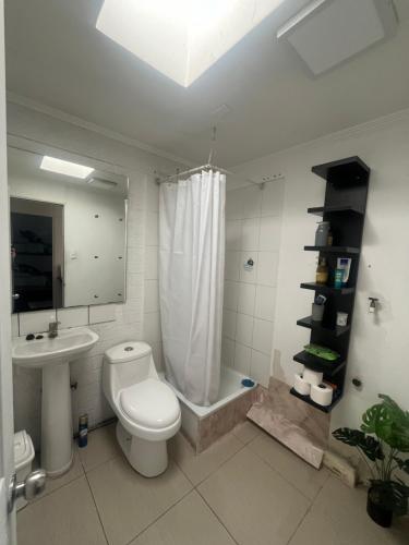 Ένα μπάνιο στο Hostel Tu Espacio RE - Habitaciones cerca del Aeropuerto