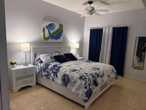 a bedroom with a bed and a ceiling fan at Luxury house in Disney in Kissimmee