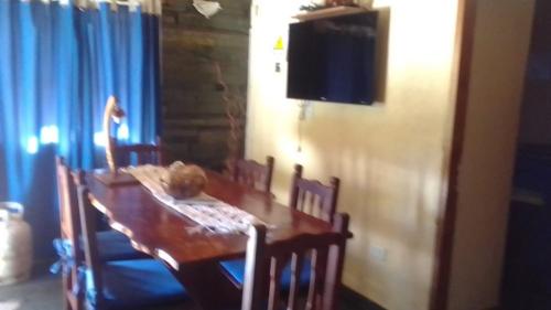 TV a/nebo společenská místnost v ubytování Cabañas Ojo de Agua