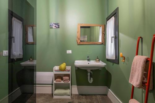 Ένα μπάνιο στο Casa Museo Colombo