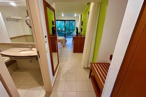 Et badeværelse på Flat de Luxo no Costabella Marina Resort Angra