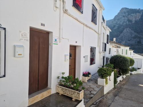 Nespecifikovaný výhled na hory nebo výhled na hory při pohledu z prázdninového domu