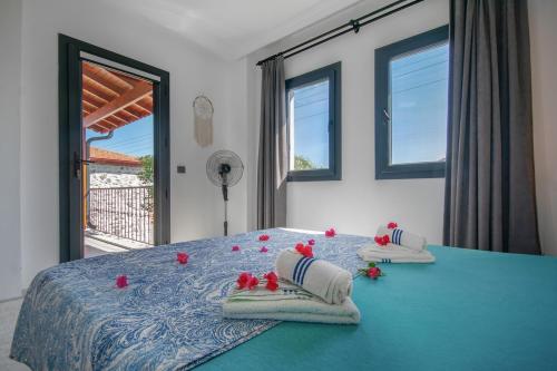 En eller flere senge i et værelse på Villa Rengin Datça Stone House