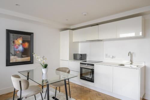 Kuchyň nebo kuchyňský kout v ubytování Luxurious 1 bed Apartment in Chelmsford City