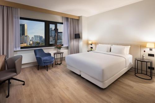 Postel nebo postele na pokoji v ubytování NH Atlanta Rotterdam Hotel